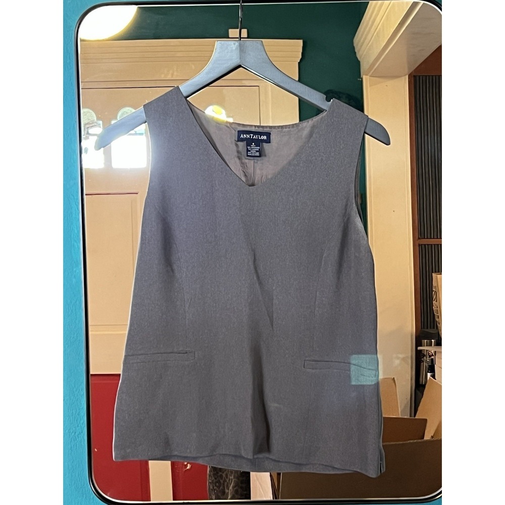 Vintage Y2K Ann Taylor Women's Grey V-neck Tank Size 4 Pockets